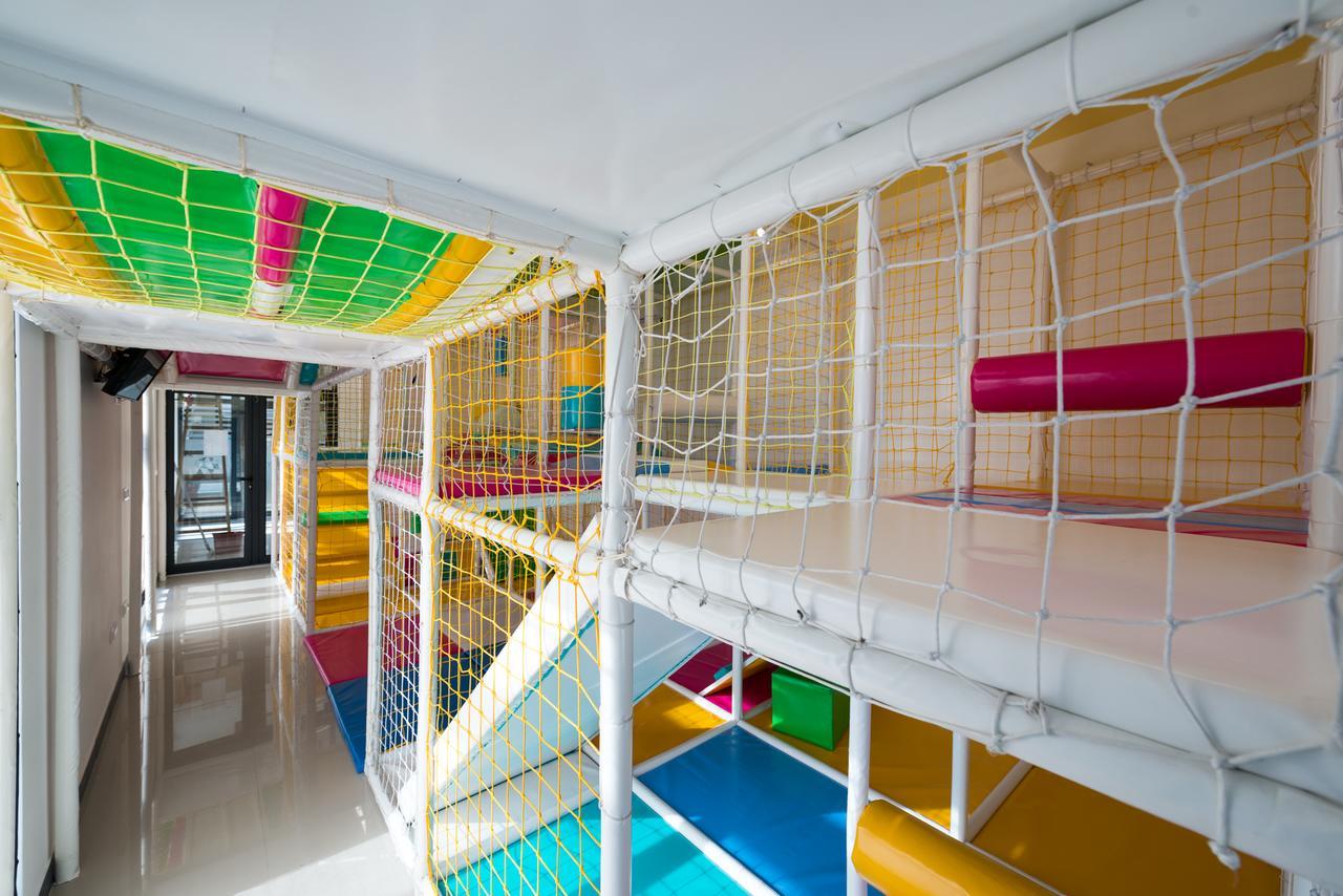 Hotel Crystal Pecinci المظهر الخارجي الصورة
