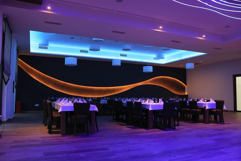 Hotel Crystal Pecinci المظهر الخارجي الصورة