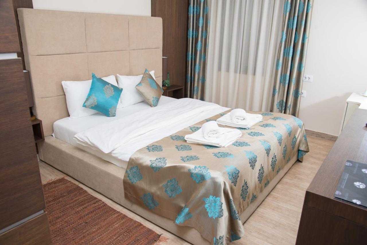 Hotel Crystal Pecinci المظهر الخارجي الصورة