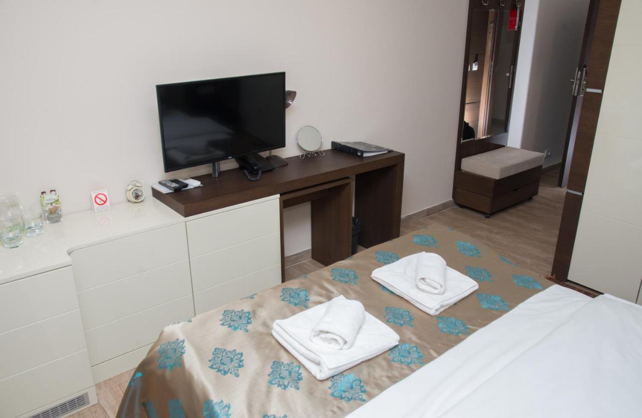 Hotel Crystal Pecinci المظهر الخارجي الصورة