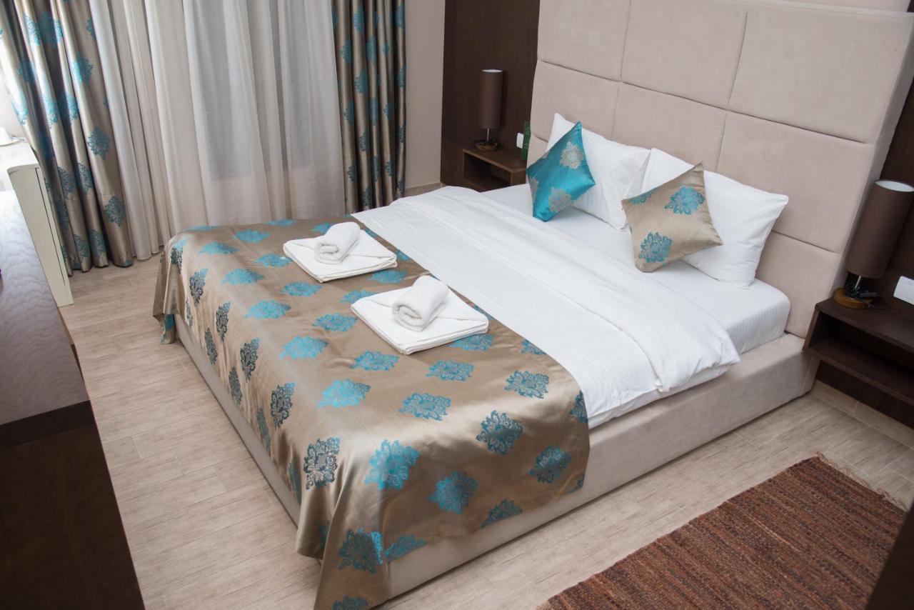 Hotel Crystal Pecinci المظهر الخارجي الصورة