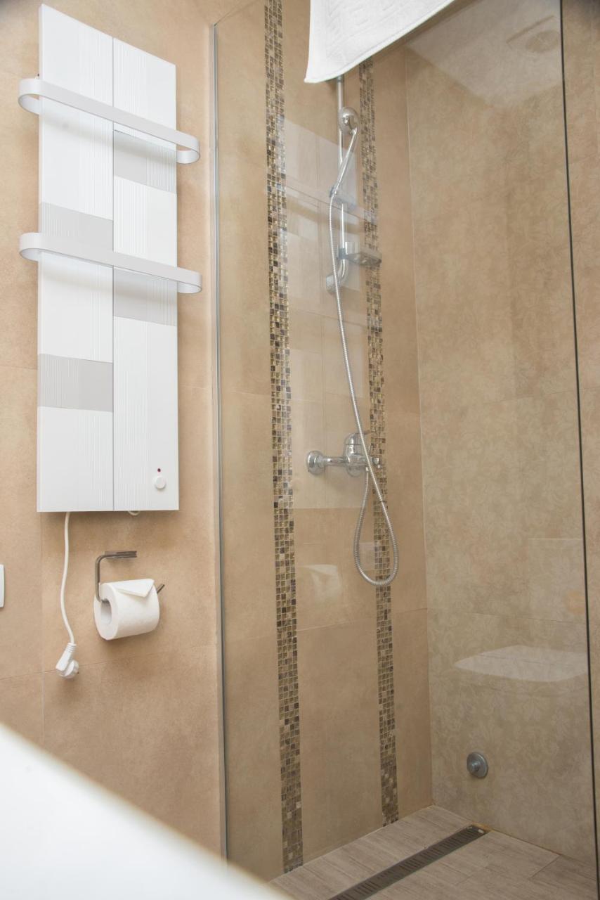 Hotel Crystal Pecinci المظهر الخارجي الصورة