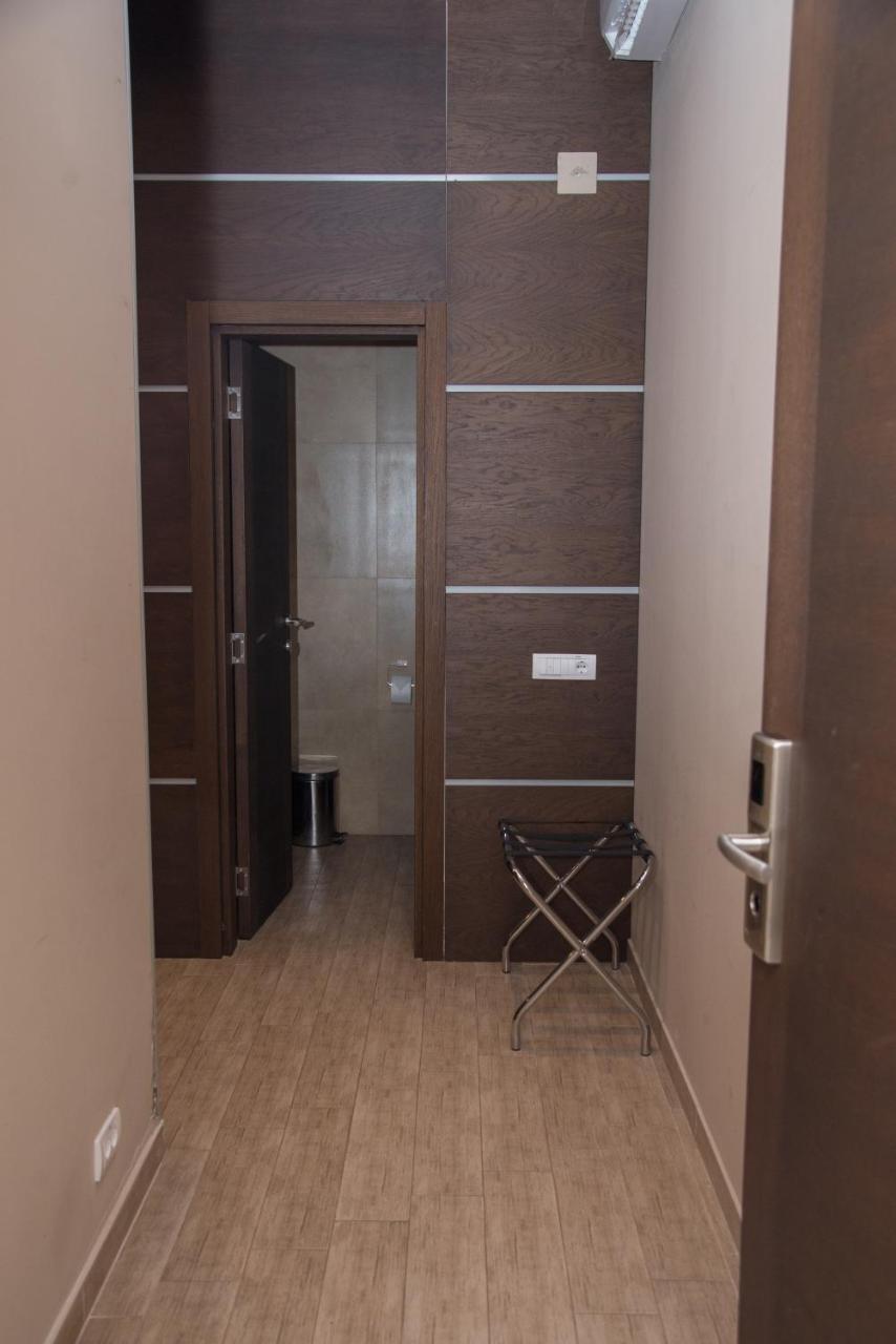 Hotel Crystal Pecinci المظهر الخارجي الصورة