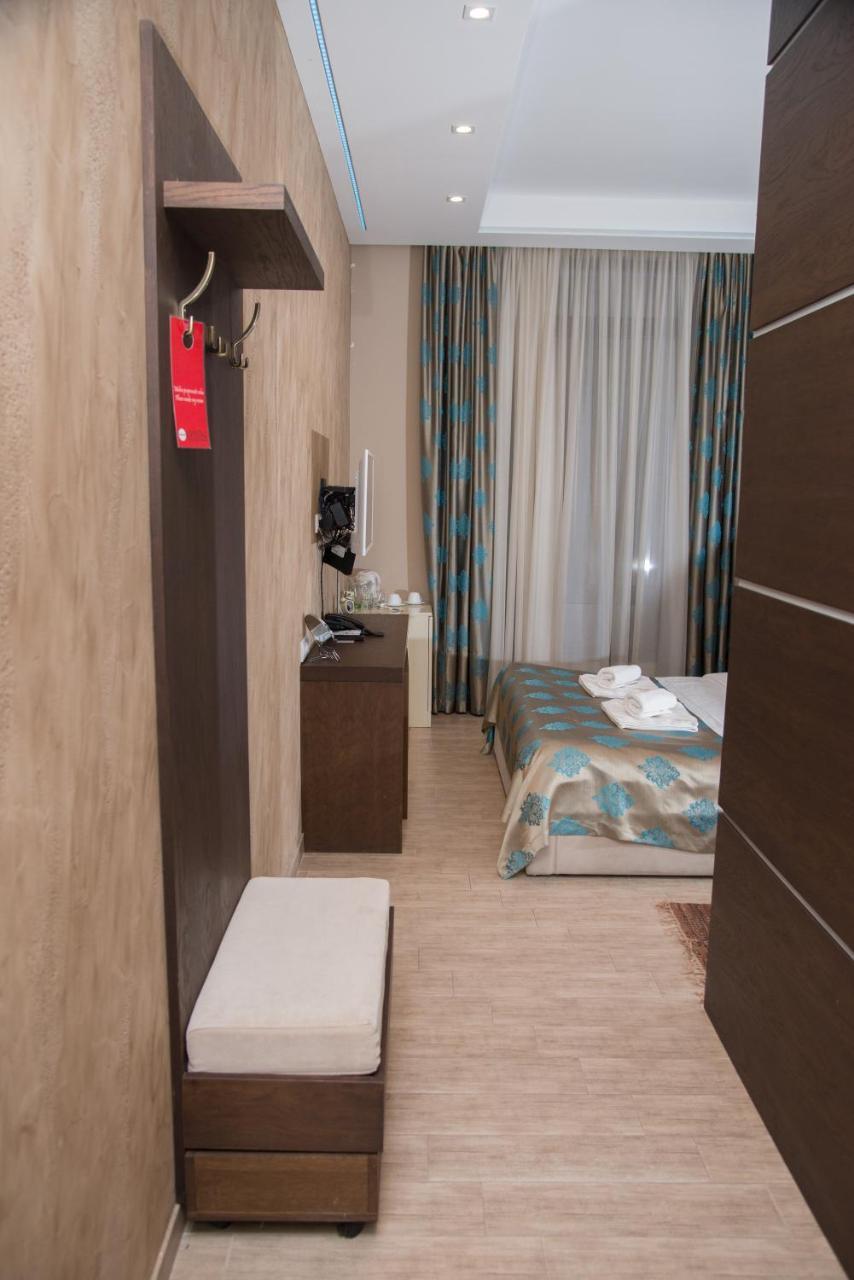 Hotel Crystal Pecinci المظهر الخارجي الصورة