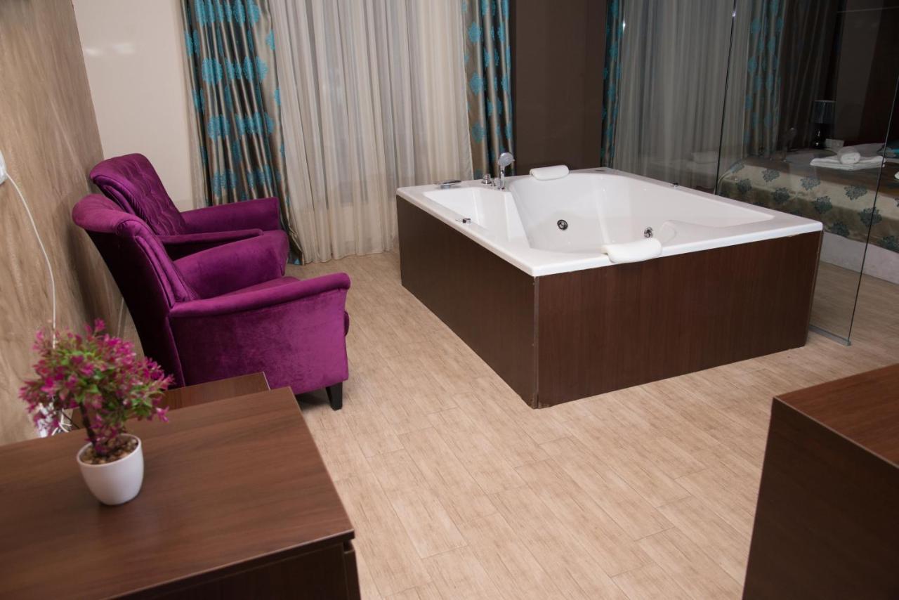 Hotel Crystal Pecinci المظهر الخارجي الصورة