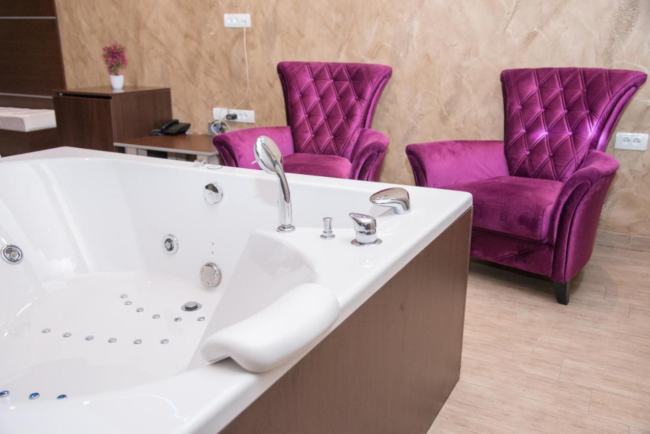 Hotel Crystal Pecinci المظهر الخارجي الصورة