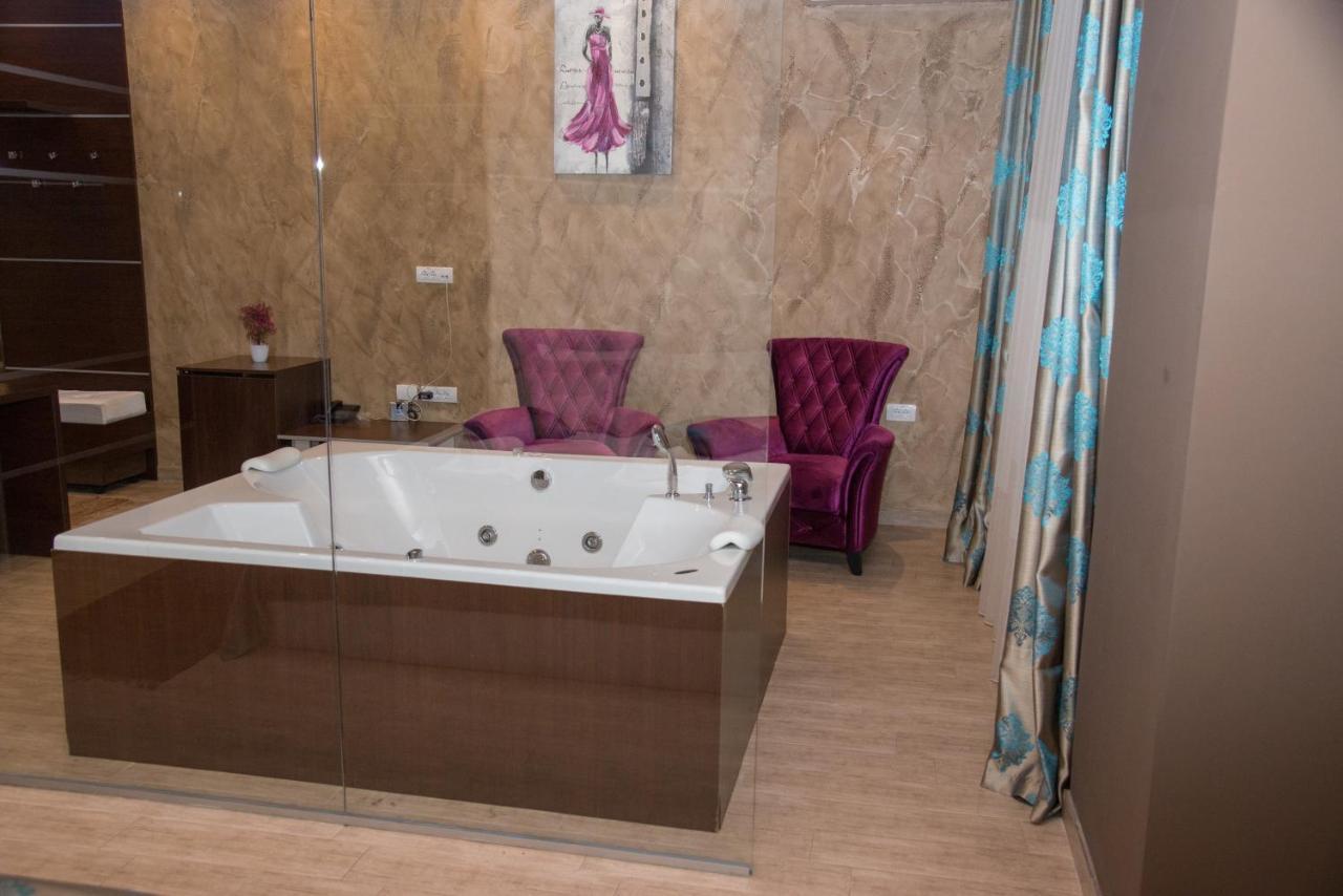 Hotel Crystal Pecinci المظهر الخارجي الصورة