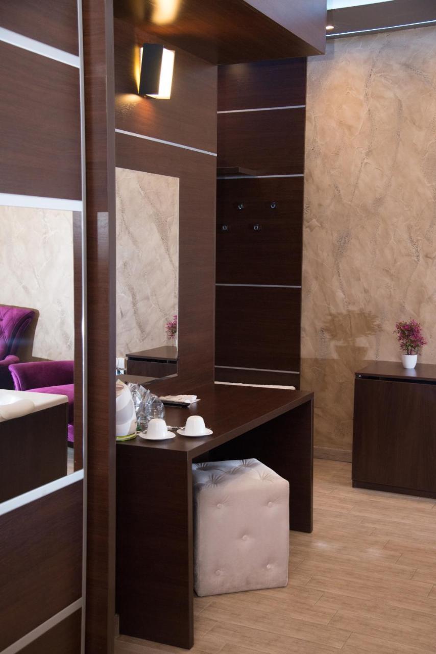 Hotel Crystal Pecinci المظهر الخارجي الصورة